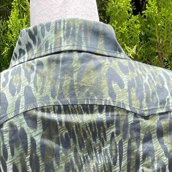 St.John Sport Animal Print Long Sleeve Button Up Top - Picture 9 of 9
